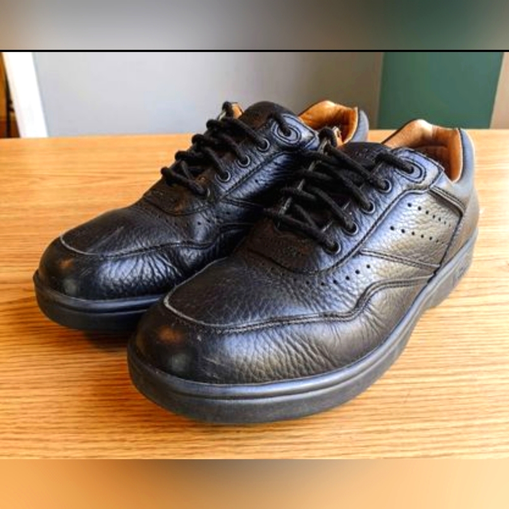 Women size 8.5 Wide Dr Comfort Black Shoes